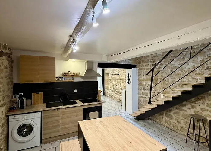 Maison De Caractere Dans Le Centre Du Village Tatil Evi *